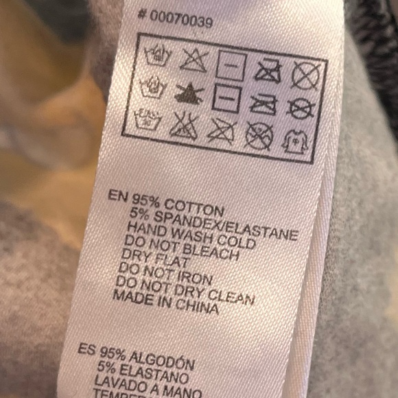 The Simpsons Black and Yellow Graphic Tee - Picture 3 of 4